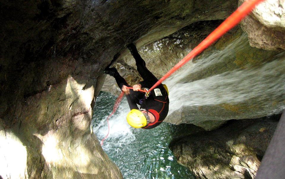 Le Guide Alpine Italiane avvertono: attenzione agli abusivi del canyoning.  È in gioco la vostra sicurezza.